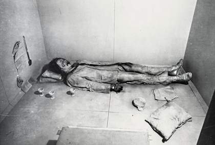 Paul Thek, The Tomb (interior view), Stable Gallery, New York 1967