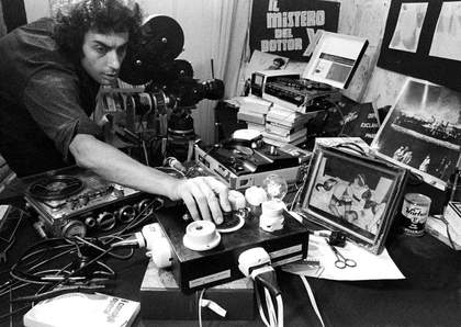 Alberto Grifi editing the film Anna