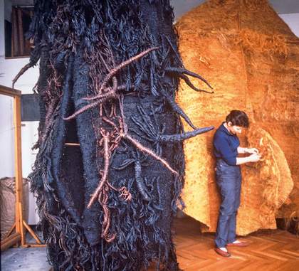 Photograph of Magdalena Abakanowicz working on one of her Abakan sculptures