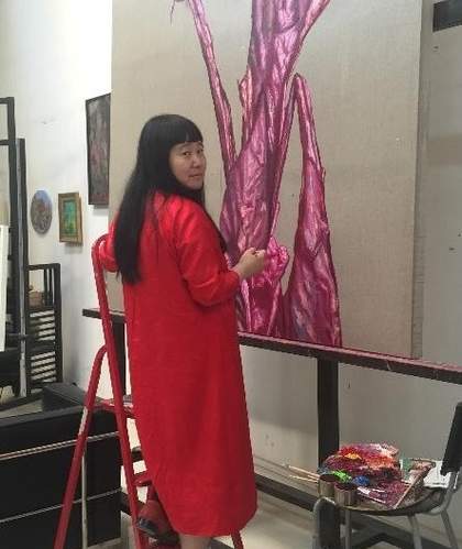 Artist Cai Jin in the studio