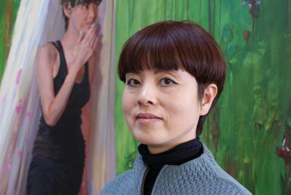 Artist Yu Hong in her studio