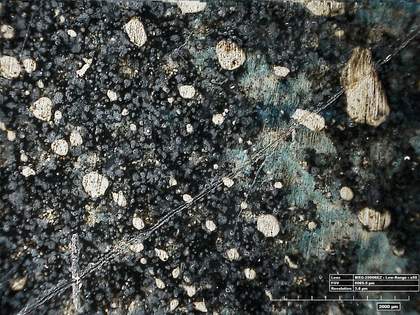 High-resolution micrograph of the surface of the varnish