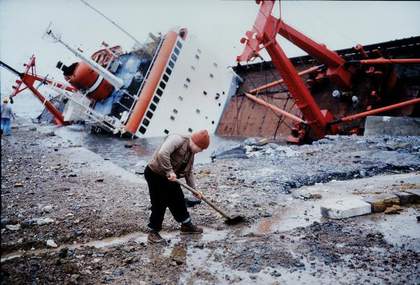 Allan Sekula, Shipwreck and Worker, Istanbul, from TITANIC’s Wake 1999/2000