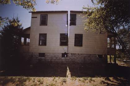 Gordon Matta-Clark Splitting 1974