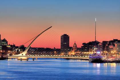 Santiago Calatrava The Samuel Beckett Bridge in Dublin 2009