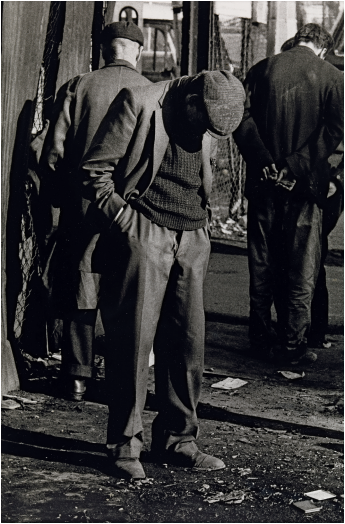 Homeless men sleeping while standing, Whitechapel, London, c1970