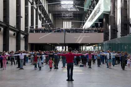 Public warm up with Boris Charmatz in Turbine Hall