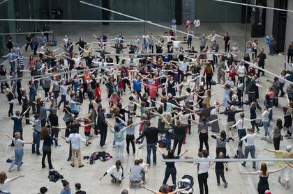 Public warm up with Boris Charmatz