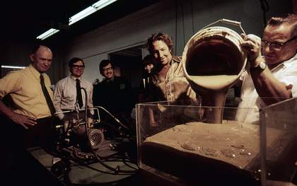 Rauschenberg viewing a prototype for his piece 'Mud Muse' 1970 with engineers from Teledyne and LACMA curators Maurice Tuchman and Gail Scott