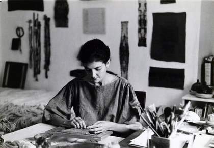 Sheila Hicks weaving at her home in Taxco el Viejo, Mexico, c.1961–2, photographed by Ferdinand Boesch - Courtesy American Craft Council Library & Archive