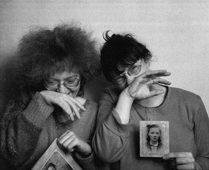 Rosy Martin and Jo Spence undertaking a photo therapy session