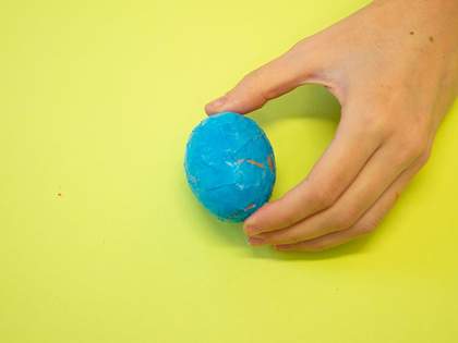 Cover egg with blue paper 