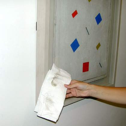 ig.3 Dirt removed from the glazing fitted into the display frame